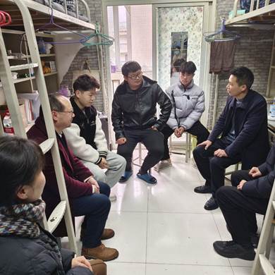 20230212分管领导李辉部长走访机电公司员工宿舍